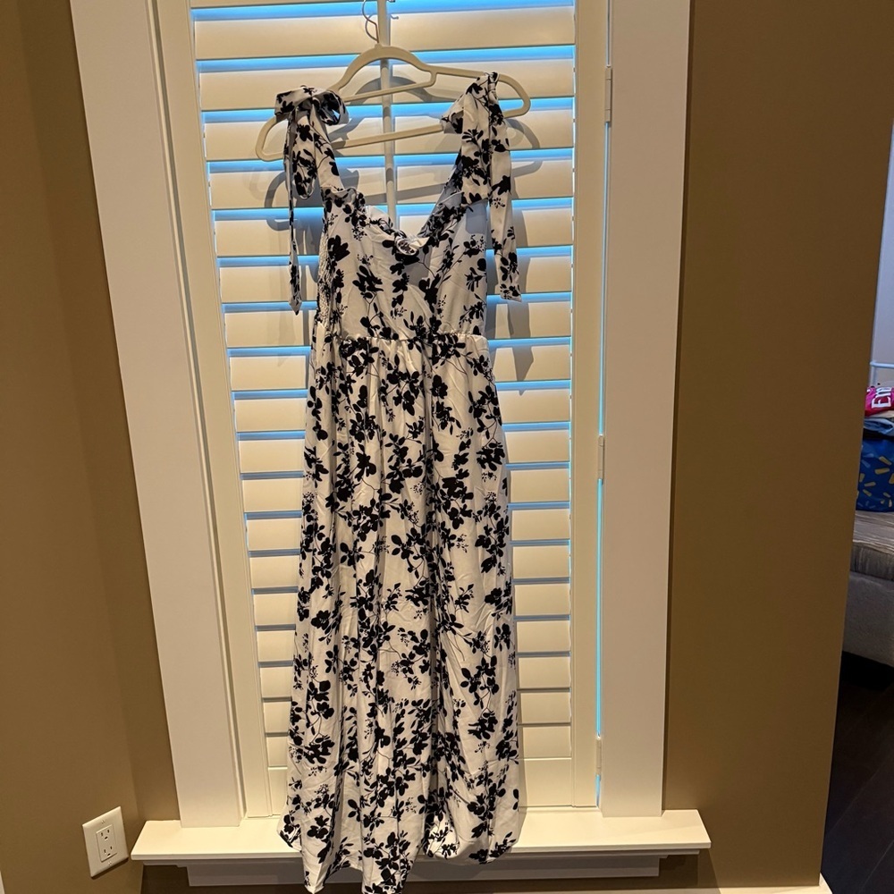 SHEIN Black and White Floral Maxi Dress - Picture 3 of 3